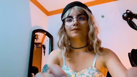 Snapshot of poeeticaa_ chatting on February 2026 05:06:02 PM IG ipoetica online show from February 2026 05:06:02 PM