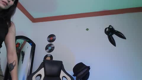 Snapshot of poeeticaa_ chatting on February 2026 03:18:02 PM IG ipoetica online show from February 2026 03:18:02 PM