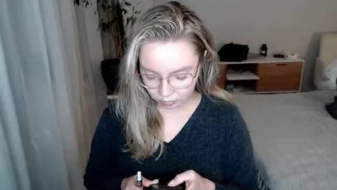 Snapshot of polinajones chatting on June 2026 06:51:02 PM PolinaJones online show from June 2026 06:51:02 PM