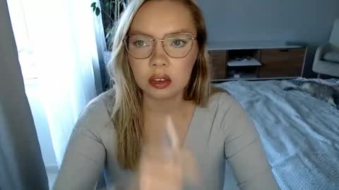 Snapshot of polinajones chatting on June 2026 02:49:02 PM PolinaJones online show from June 2026 02:49:02 PM