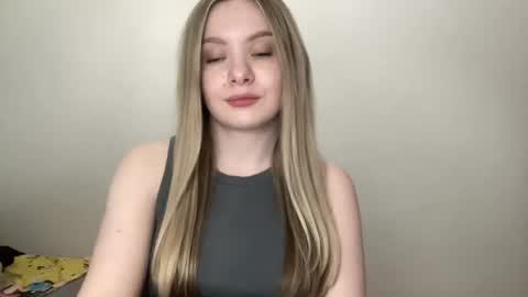 Snapshot of polishangel222 chatting on May 2026 05:43:01 PM polishangel222 online show from May 2026 05:43:01 PM
