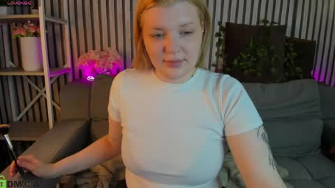 Snapshot of polly__mayer chatting on April 2026 01:14:02 AM Polly online show from April 2026 01:14:02 AM