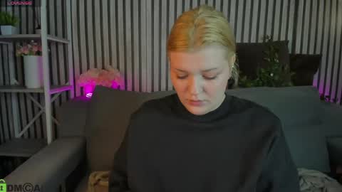 Snapshot of polly__mayer chatting on April 2026 01:03:01 AM Polly online show from April 2026 01:03:01 AM