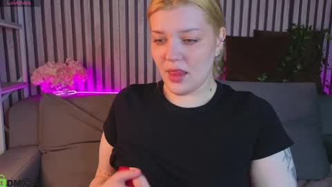 Snapshot of polly__mayer chatting on April 2026 01:21:02 AM Polly online show from April 2026 01:21:02 AM