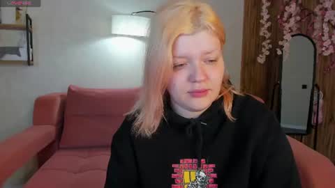 Snapshot of polly__mayer chatting on June 2026 01:06:02 AM Polly online show from June 2026 01:06:02 AM