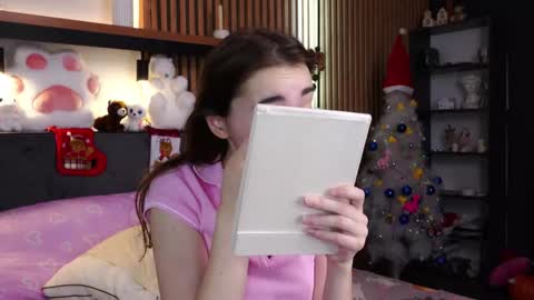 Polly online show from December 2025 07:34:01 AM