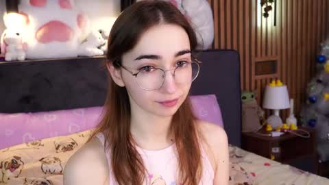 Snapshot of polly_bee chatting on January 2026 07:24:02 AM Polly online show from January 2026 07:24:02 AM