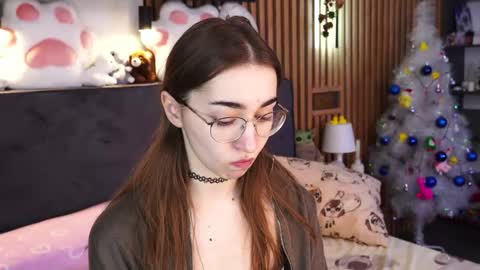 Snapshot of polly_bee chatting on January 2026 08:07:01 AM Polly online show from January 2026 08:07:01 AM