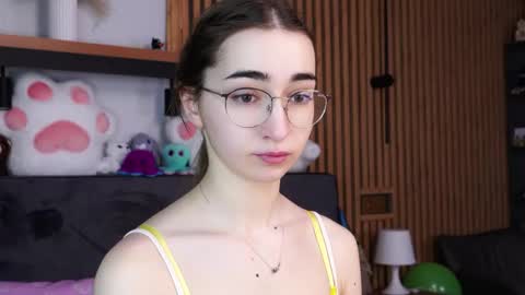 Snapshot of polly_bee chatting on February 2026 08:57:02 AM Polly online show from February 2026 08:57:02 AM