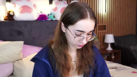 Snapshot of polly_bee chatting on February 2026 08:08:02 AM Polly online show from February 2026 08:08:02 AM