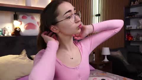 Snapshot of polly_bee chatting on February 2026 07:48:01 AM Polly online show from February 2026 07:48:01 AM