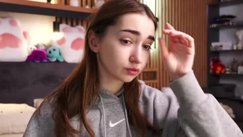 Snapshot of polly_bee chatting on February 2026 07:37:01 AM Polly online show from February 2026 07:37:01 AM