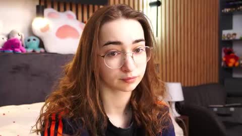 Snapshot of polly_bee chatting on February 2026 07:42:02 AM Polly online show from February 2026 07:42:02 AM