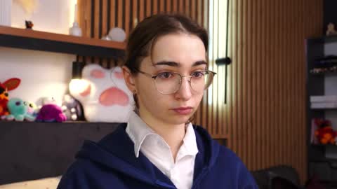 Snapshot of polly_bee chatting on February 2026 07:40:01 AM Polly online show from February 2026 07:40:01 AM