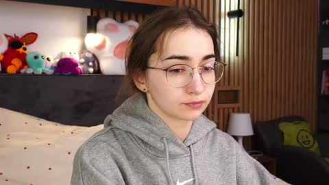 Snapshot of polly_bee chatting on February 2026 07:41:02 AM Polly online show from February 2026 07:41:02 AM