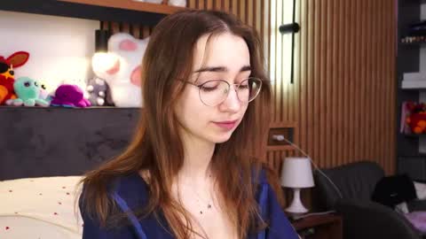 Snapshot of polly_bee chatting on February 2026 07:42:02 AM Polly online show from February 2026 07:42:02 AM