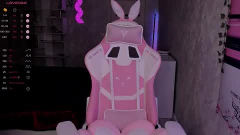       online show from November 2025 08:52:01 PM