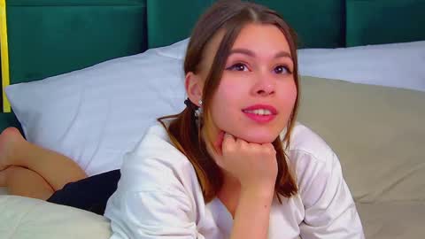 Polly online show from March 2025 04:32:01 AM