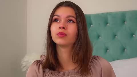 Polly online show from February 2026 07:12:01 PM