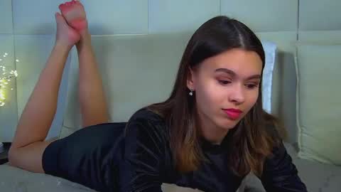 Polly online show from April 2026 06:21:01 PM