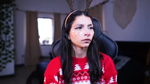 Snapshot of polvodeestrellas_ chatting on December 2024 06:16:01 PM - Help me Reach 100 thumbs up online show from December 2024 06:16:01 PM