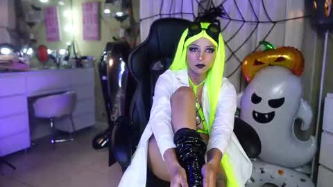 Snapshot of polvodeestrellas_ chatting on October 2025 12:46:02 AM - Help me Reach 100 thumbs up online show from October 2025 12:46:02 AM