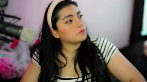 Snapshot of poppykens chatting on May 2026 06:58:01 PM Poppy Kensington online show from May 2026 06:58:01 PM