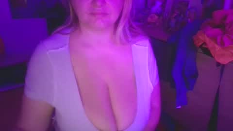 MelissOfficial online show from December 2025 06:18:01 AM