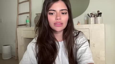 Selena online show from February 2026 03:44:01 AM