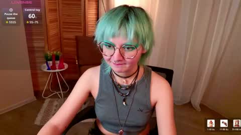 Snapshot of powderofgun chatting on April 2026 08:40:02 PM powderofgun online show from April 2026 08:40:02 PM