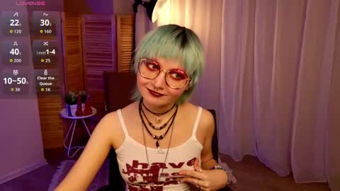 Snapshot of powderofgun chatting on April 2026 08:37:02 PM powderofgun online show from April 2026 08:37:02 PM