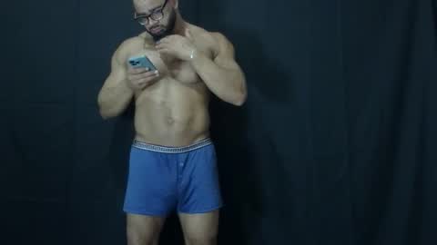Snapshot of powerdmuscle chatting on May 2026 01:03:01 AM powerdmuscle online show from May 2026 01:03:01 AM