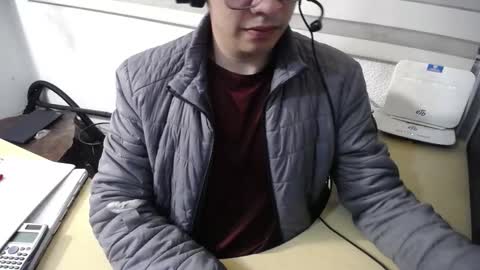 powerfulzeus2 online show from November 2025 02:00:01 AM