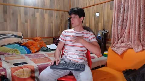 Snapshot of powertwinky chatting on February 2025 01:20:02 AM chris independent  online show from February 2025 01:20:02 AM