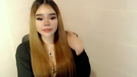 Snapshot of preciousangel69xxx chatting on May 2026 04:07:02 AM MAXXINE online show from May 2026 04:07:02 AM