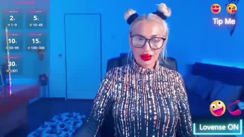 Victoria online show from December 2025 07:31:02 PM