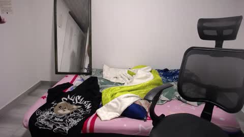 Plux online show from November 2025 03:42:02 AM