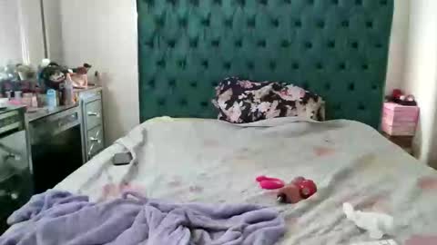 Yasmine pretty online show from February 2026 04:27:02 PM