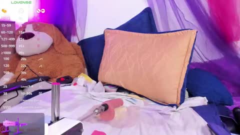 Snapshot of pretty__eyes chatting on September 2025 04:14:01 AM Samantha online show from September 2025 04:14:01 AM