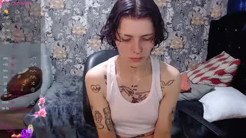 Snapshot of pretty_cristal22 chatting on May 2026 01:07:02 PM pretty_cristal22 online show from May 2026 01:07:02 PM