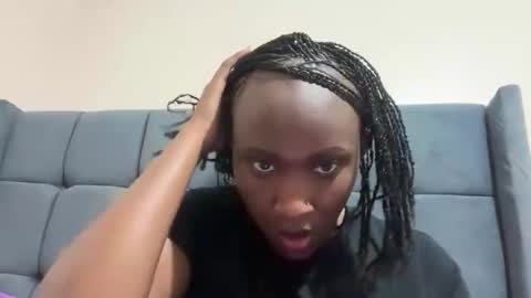 Snapshot of pretty_ellsie chatting on October 2025 02:10:01 AM independent model online show from October 2025 02:10:01 AM