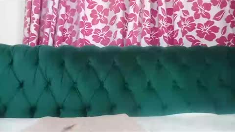 Snapshot of pretty_freaky chatting on December 2024 07:37:02 AM Maya online show from December 2024 07:37:02 AM