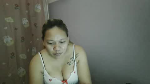 Snapshot of pretty_lyn08 chatting on May 2026 05:52:02 PM pretty_lyn08 online show from May 2026 05:52:02 PM