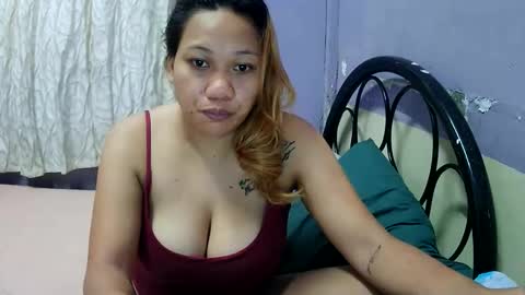 Snapshot of pretty_lyn08 chatting on June 2026 07:12:01 AM pretty_lyn08 online show from June 2026 07:12:01 AM