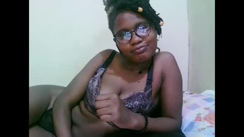 pretty_mellan online show from January 2025 07:03:01 AM