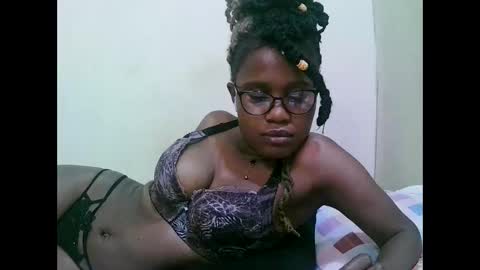 pretty_mellan online show from January 2025 05:49:01 PM