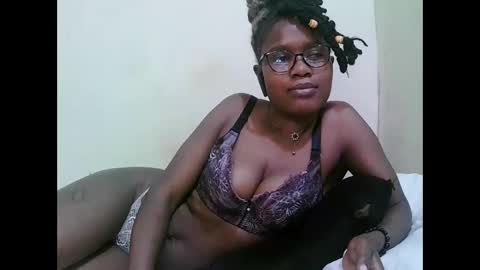 pretty_mellan online show from January 2025 10:43:02 AM