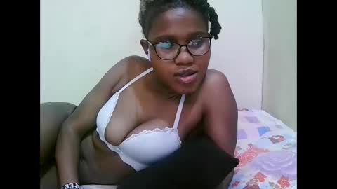 pretty_mellan online show from January 2025 12:48:02 AM