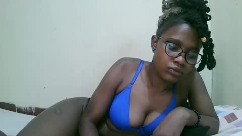 pretty_mellan online show from January 2025 11:02:02 AM
