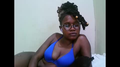 pretty_mellan online show from January 2025 11:00:02 PM